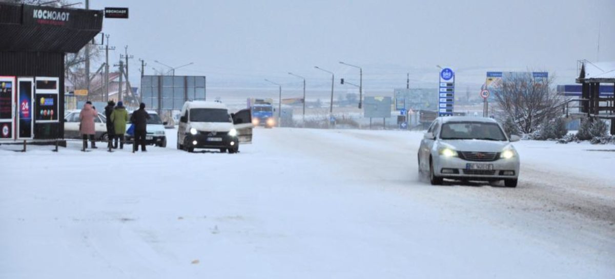 В Коблево снег. Несколько фото. Январь. Автостанция, автодорога